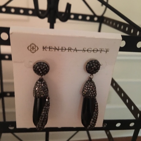 Jewelry - Black and silver Earrings